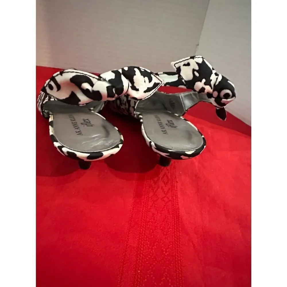 Anne Klein Iflex Black/White Floral Slingback Kitten Heel Pumps w/Bows